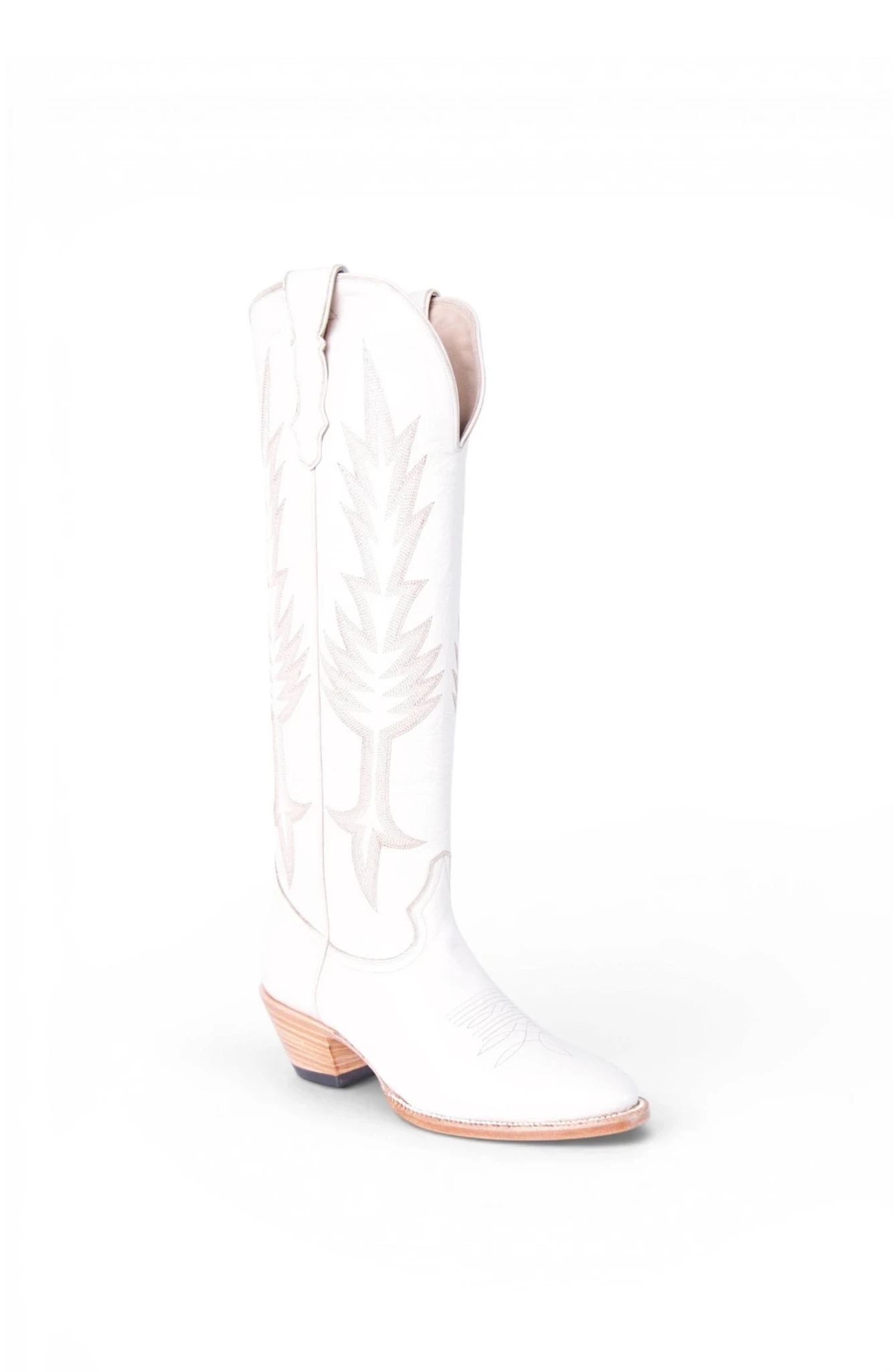 Daga in Bone boots
