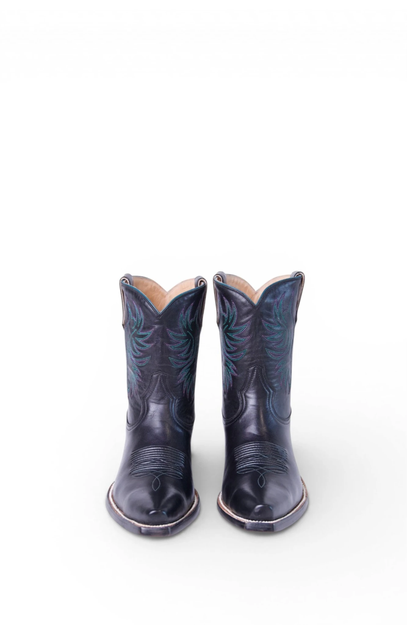Tzum in Black boots